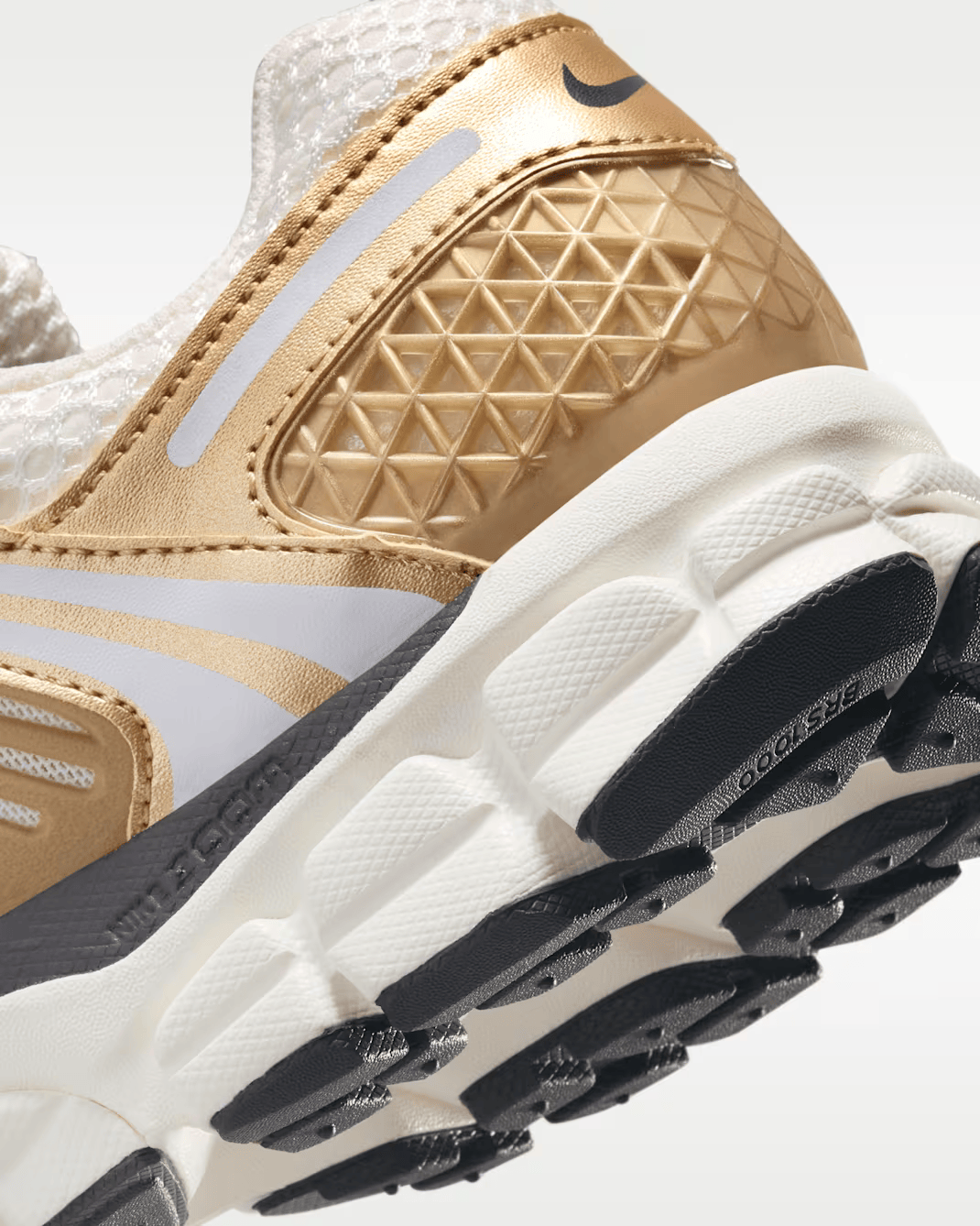 Zoom Vomero 5 Metallic Gold